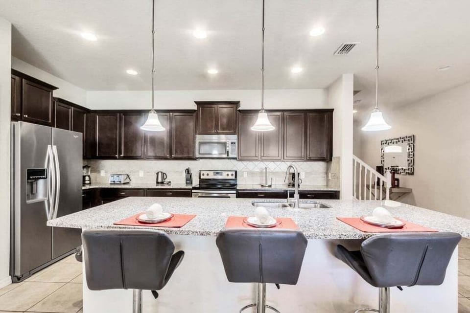 Townhome, 4 Bedrooms | Private kitchen