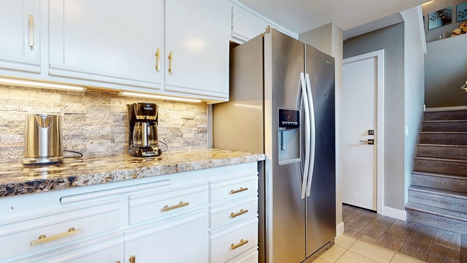 Condo, 3 Bedrooms | Interior