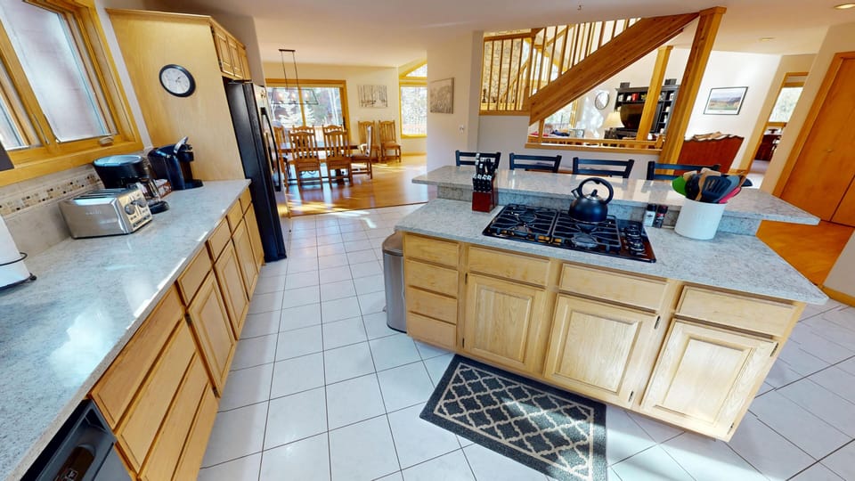 Kitchen has Regular and Keurig Coffee Makers, Cooking Island - Kitchen has Regular and Keurig Coffee Makers, Cooking Island