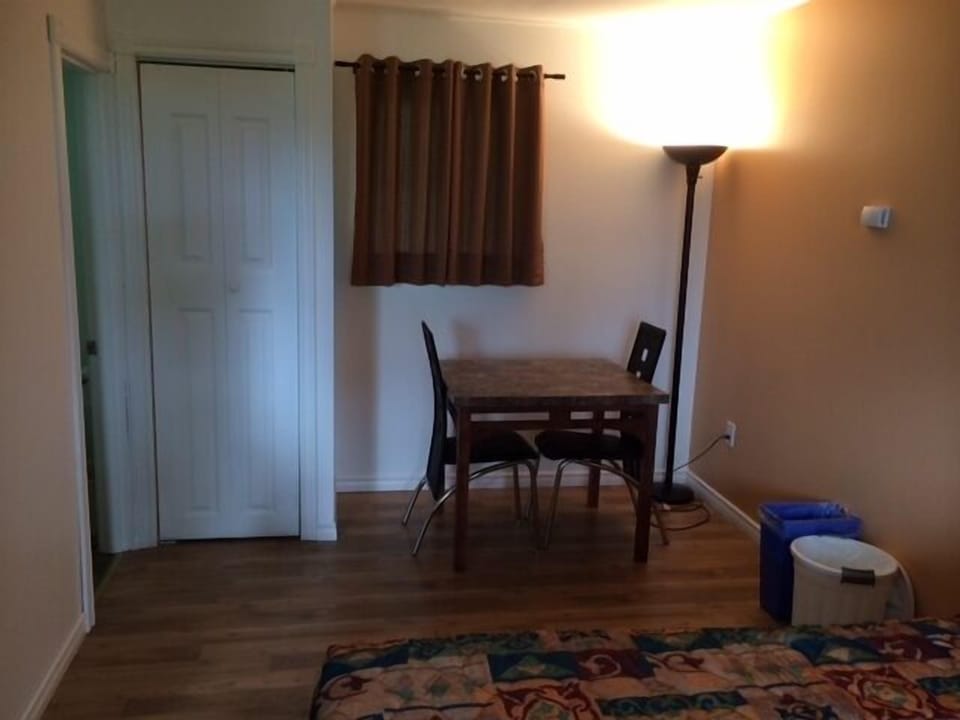 Standard Room (1 Queen Bed and 2 Single Beds) | Living area | Flat-screen TV