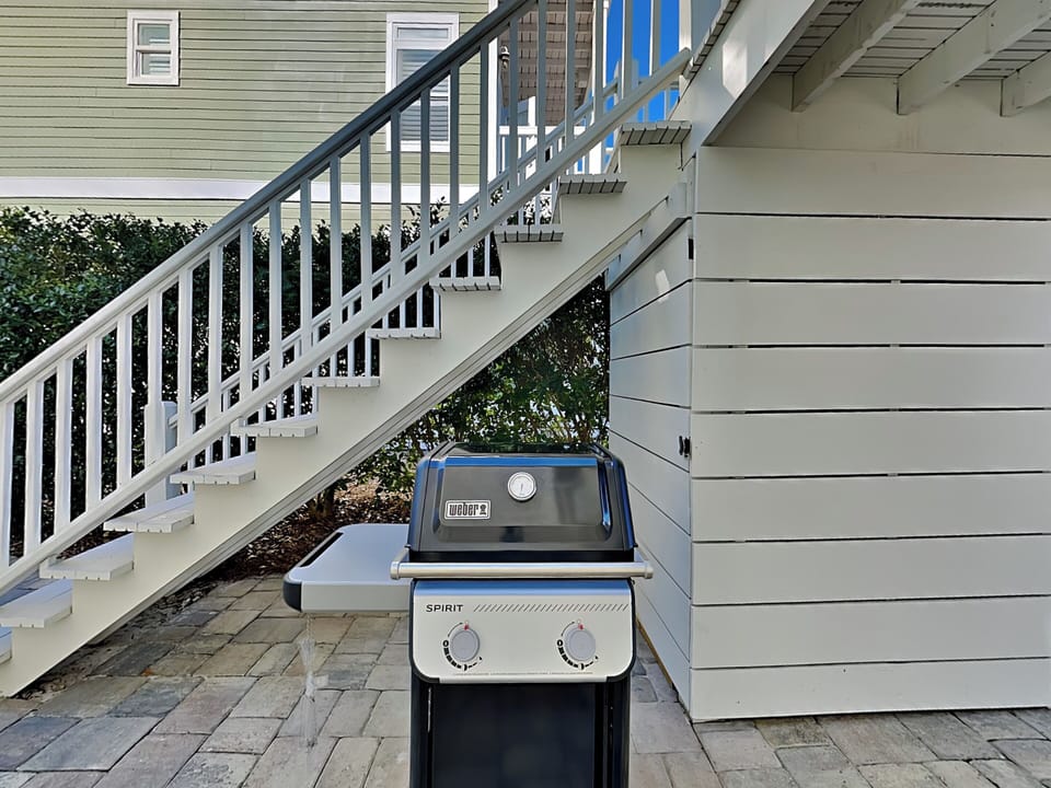 Side Patio - Gas Grill
