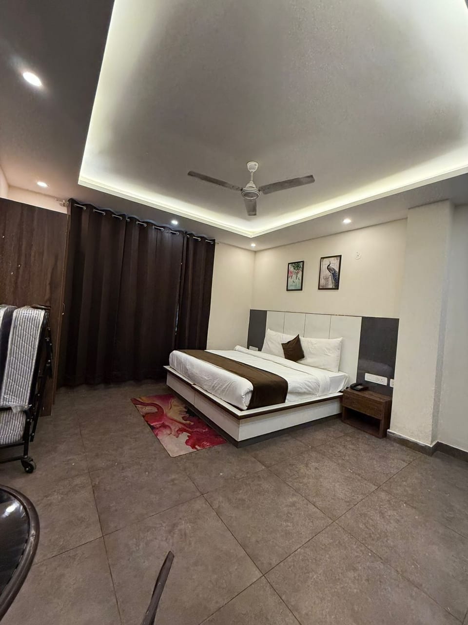 Iron/ironing board, WiFi (free)