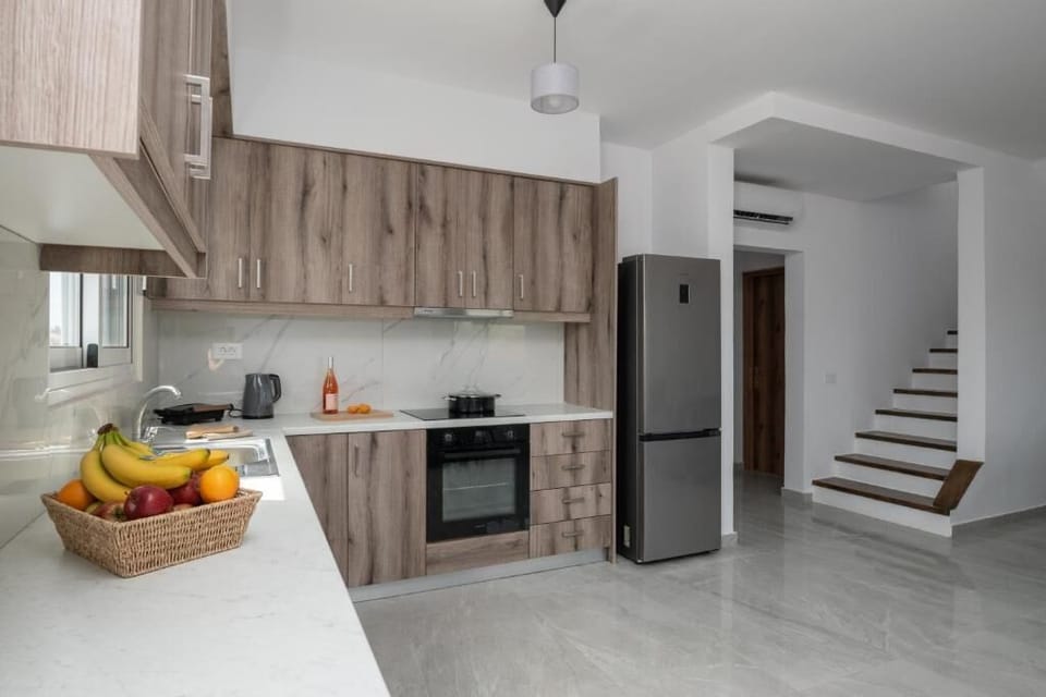 Villa, Balcony, Garden View | Private kitchen | Fridge, microwave, oven, stovetop