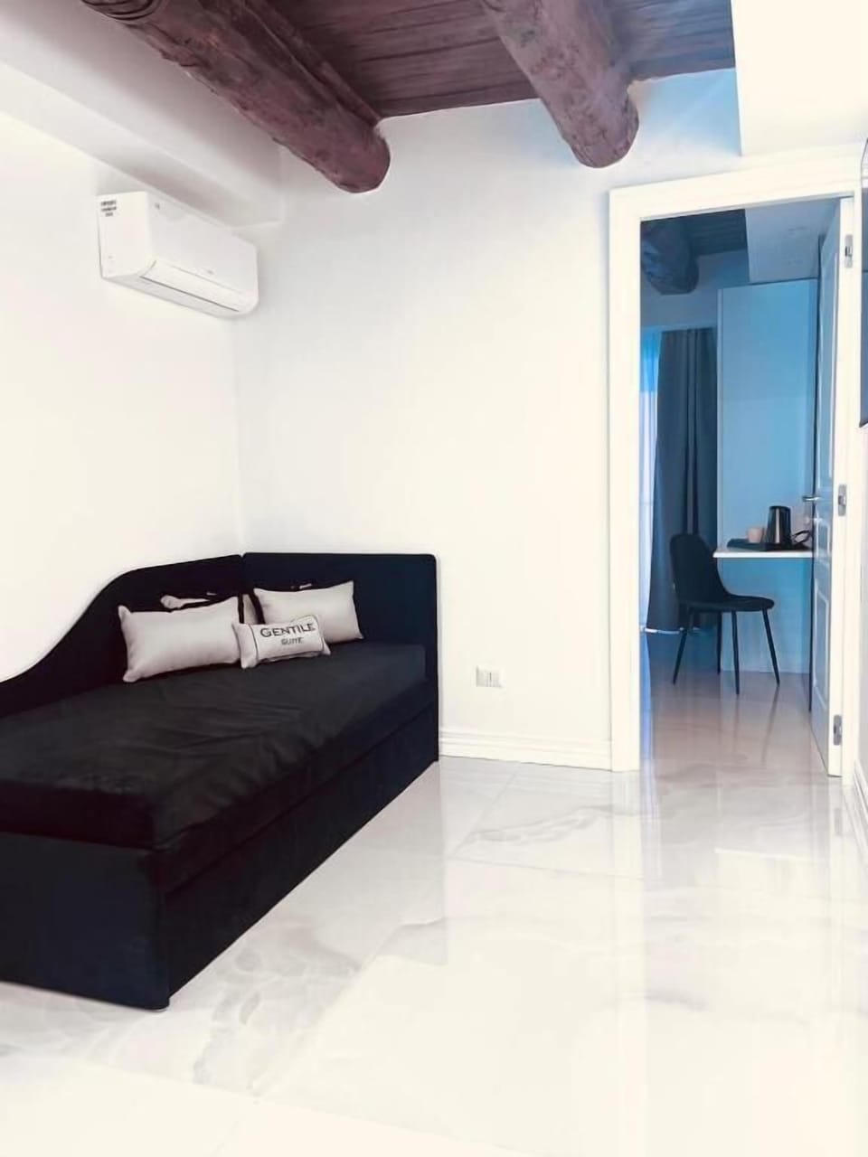 In-room safe, soundproofing, WiFi (free)