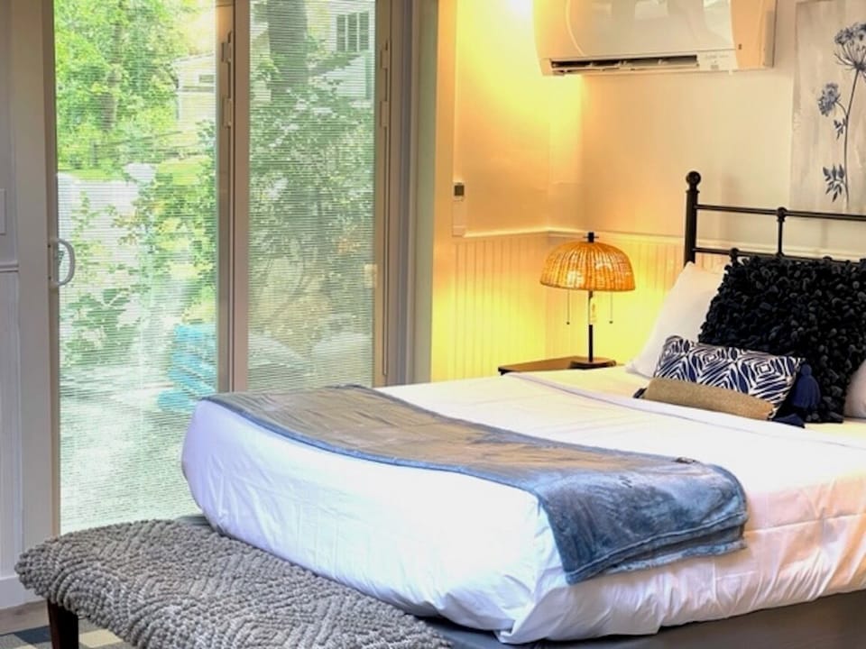 Pet-Friendly Sandpiper Cottage | Free WiFi, bed sheets