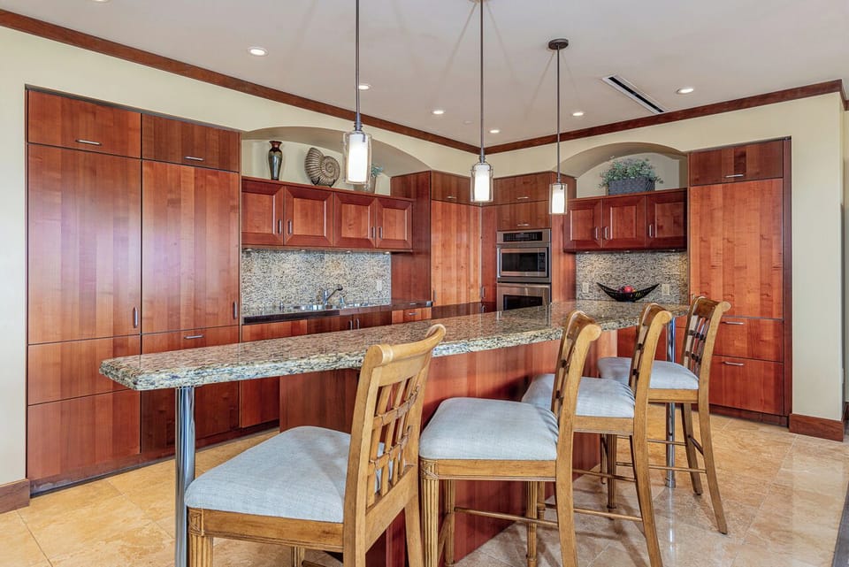 Seating for four at the breakfast bar