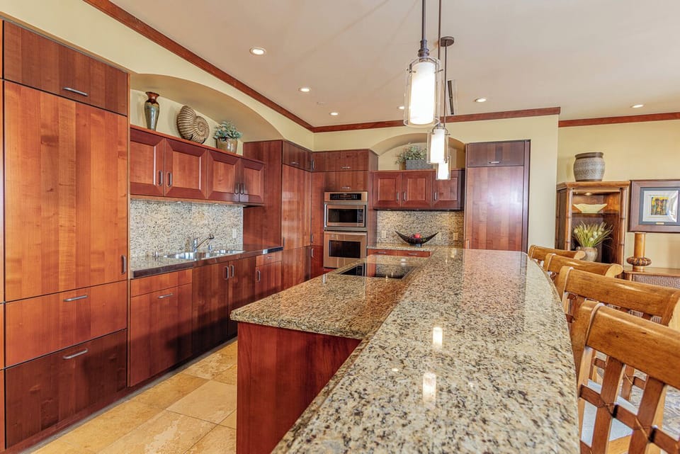 Spacious, fully equipped kitchen