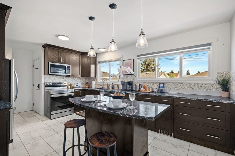 Chef-ready kitchen with a roomy island cook, sip, and gather.