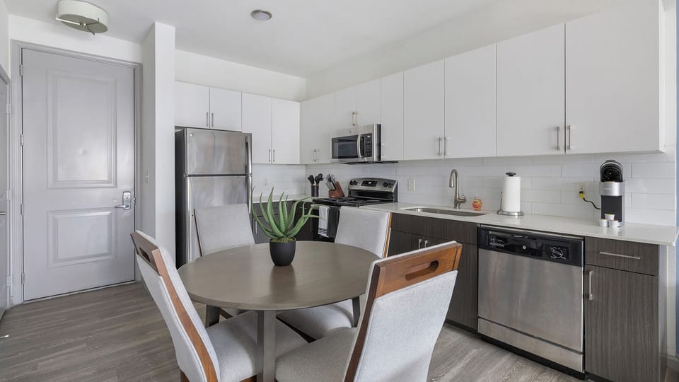 Apartment (2 Bedrooms) | Dining room