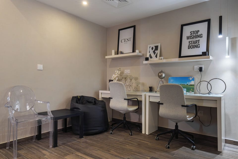 Deluxe Penthouse, 4 Bedrooms, City View | In-room business center