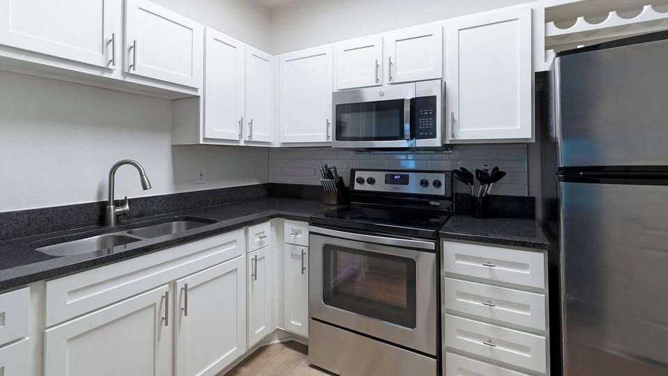 Apartment (1 Bedroom) | Private kitchen | Fridge, microwave, oven, stovetop