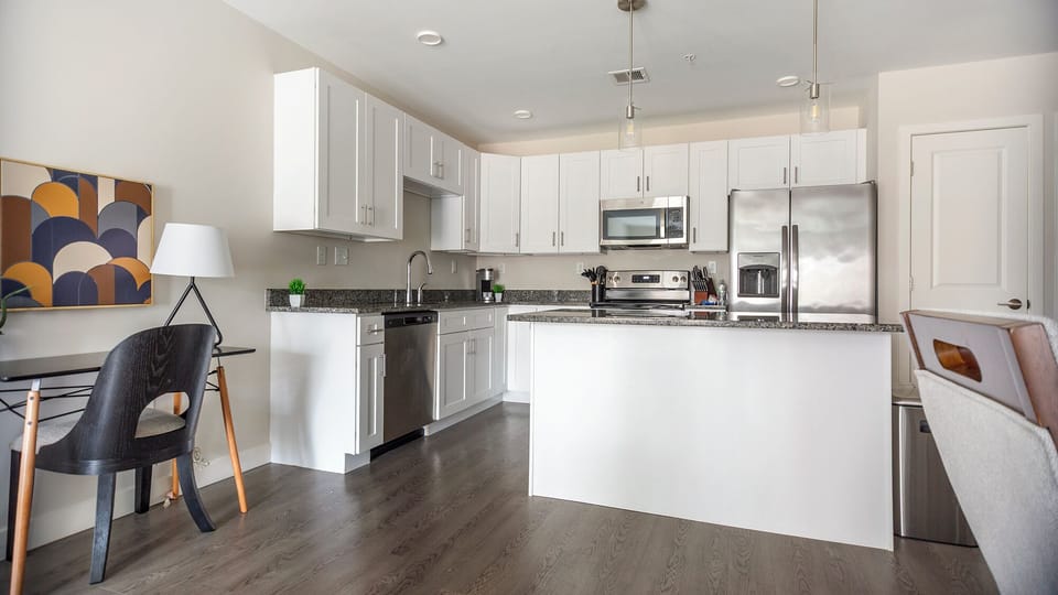 Apartment (2 Bedrooms) | Private kitchen | Fridge, microwave, oven, stovetop
