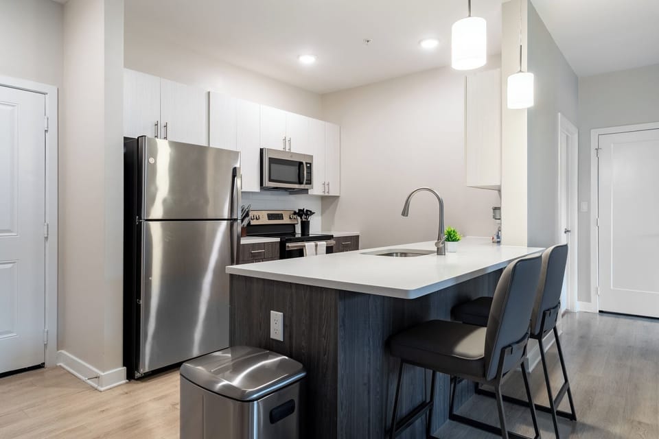 Apartment (2 Bedrooms) | Private kitchen | Fridge, microwave, oven, stovetop