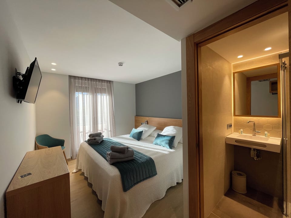 Comfort Double Room, Balcony, Mountain View | Soundproofing, free WiFi