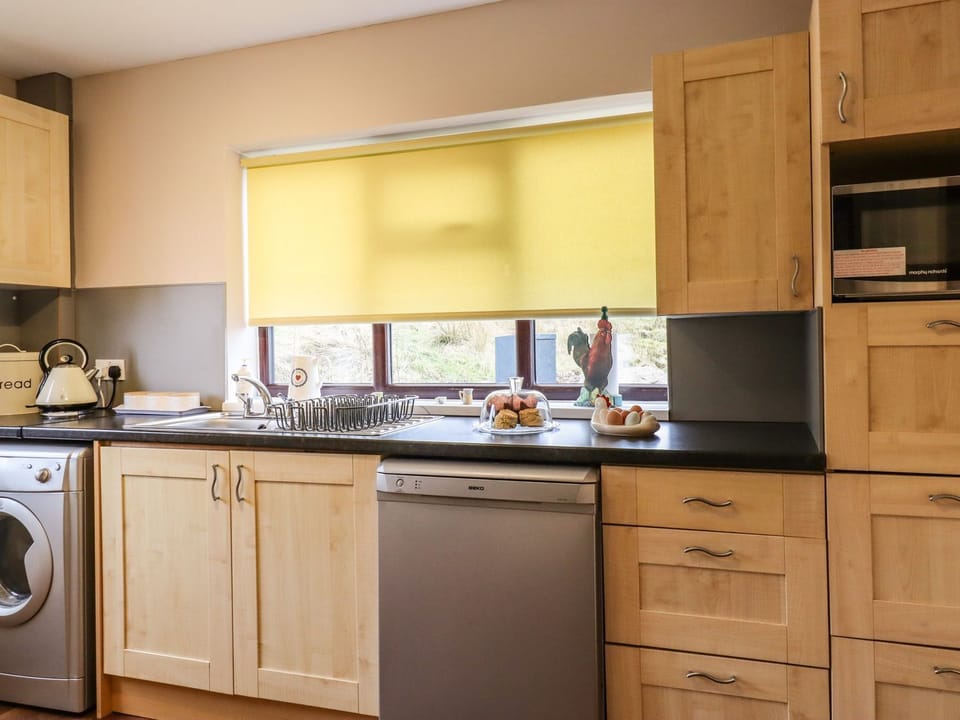 Dishwasher, cookware/dishes/utensils