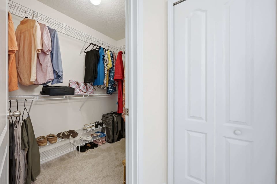 Queen suites walk in closet