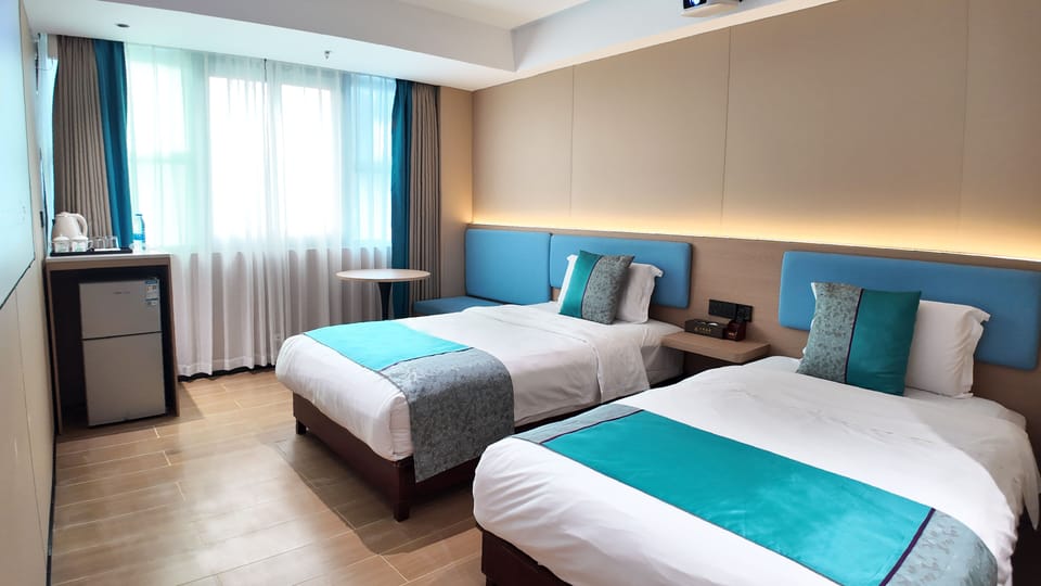 Superior Twin Room, City View | Desk, laptop workspace, free WiFi