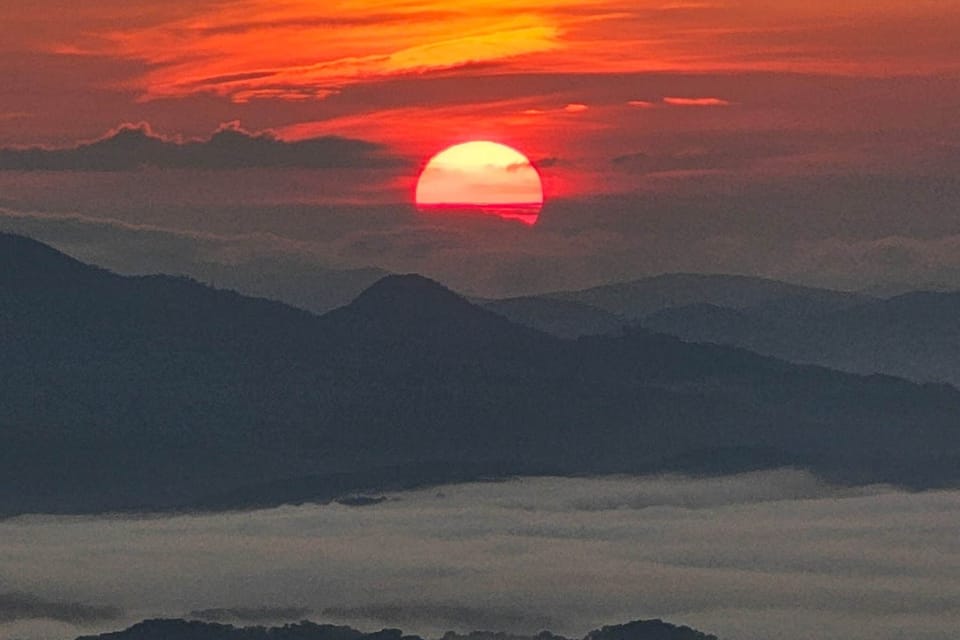 Unwind with breathtaking mountain vistas and vibrant skies at dusk!