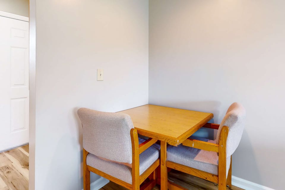 Cozy table-for-two dining nook. Perfect for meals, cards, and remote work; great for couples’ getaways, extended stays, and relaxing studio lodging near golf and attractions.