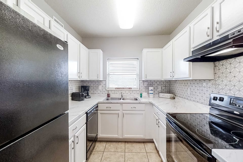 Bright and modern space perfect for culinary adventures and family feasts!