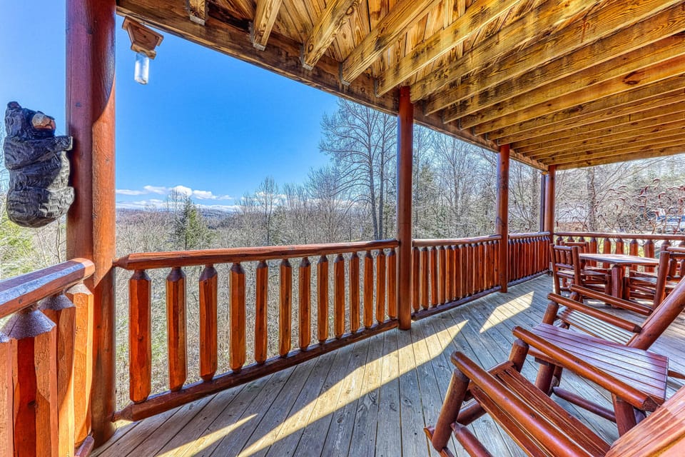 Outdoor Retreat, unwind on the spacious deck, savoring stunning mountain views and fresh air!