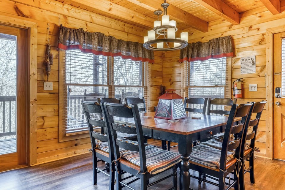 Dining Room, savor meals with nature views at this spacious, sunlit retreat! Perfect for gatherings!