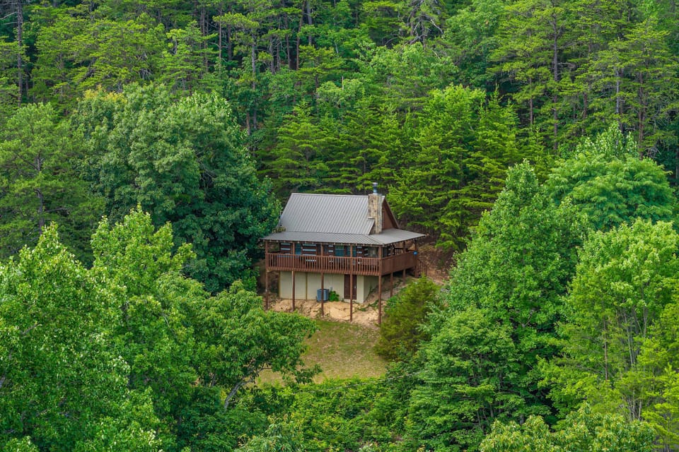 Your Charming Retreat awaits! Nestled in lush greenery, enjoy peace and stunning views from the spacious deck!