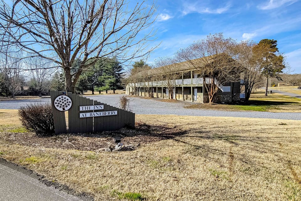 Welcome to The Inn at Baneberry, peaceful resort-style lodging near golf, lakes & Smoky Mountain day trips. Budget-friendly alternative, easy parking, quiet stay, great views.