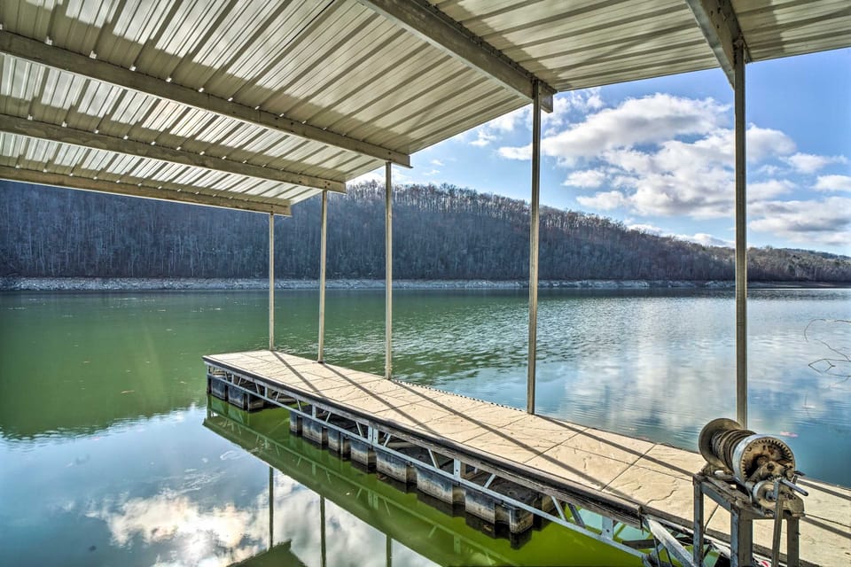 Unwind on your private dock with stunning lake views and peaceful nature vibes!