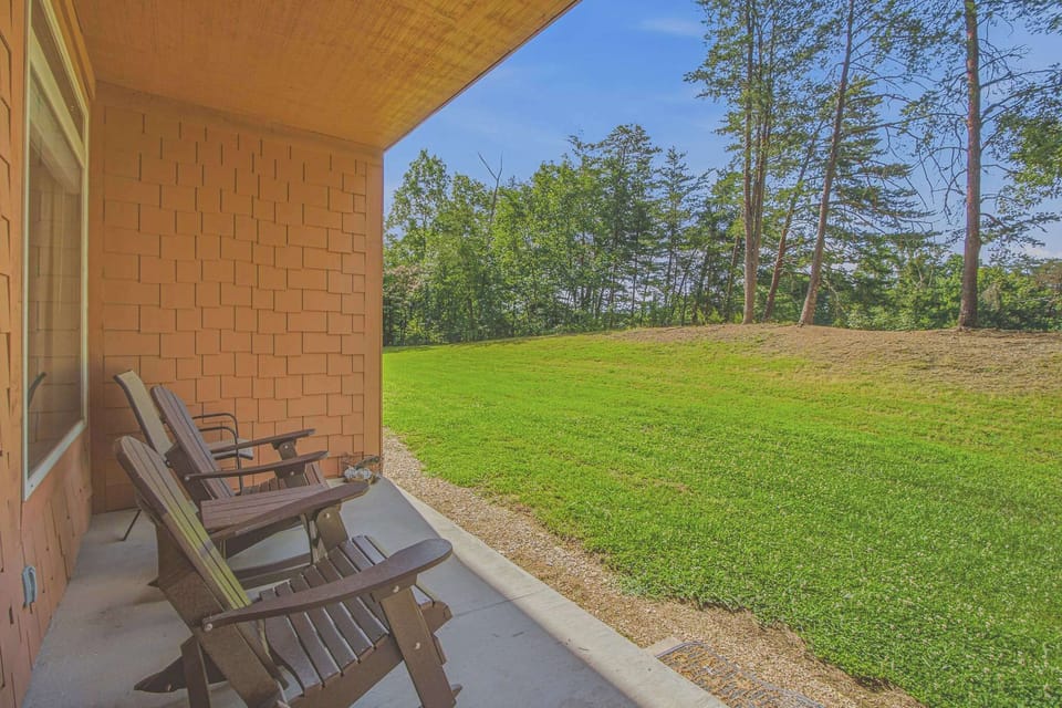 Patio Retreat, enjoy morning coffee with scenic views from your charming outdoor seating!