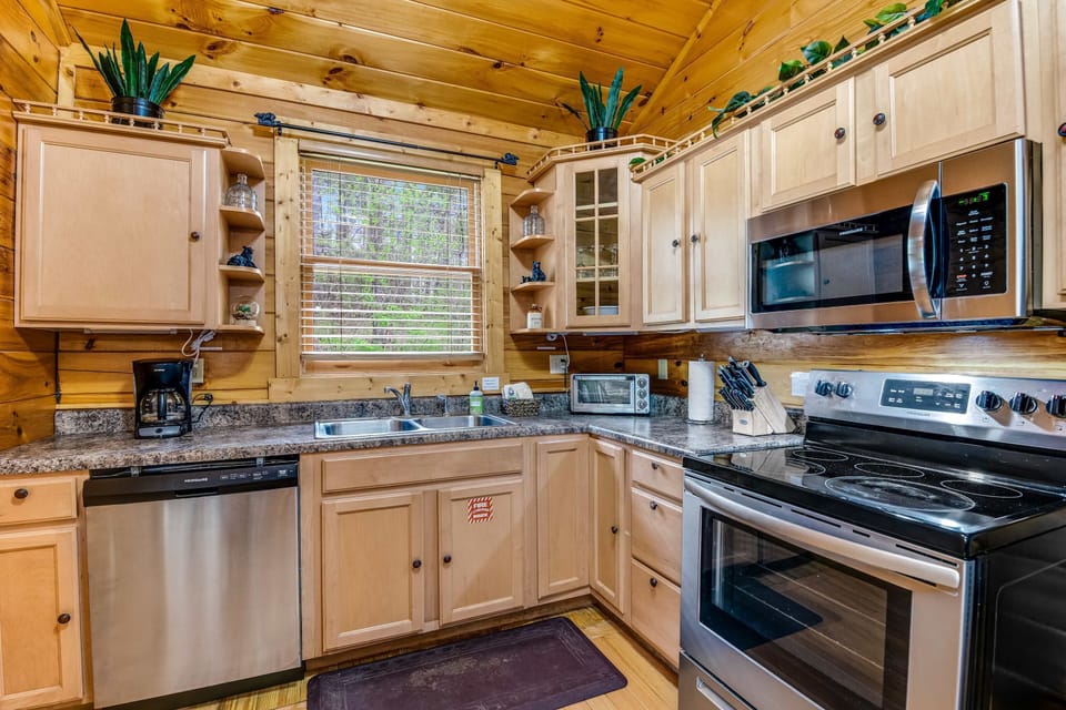 Kitchen delight awaits. And, whip up culinary creations in this beautifully designed, fully-equipped kitchen!