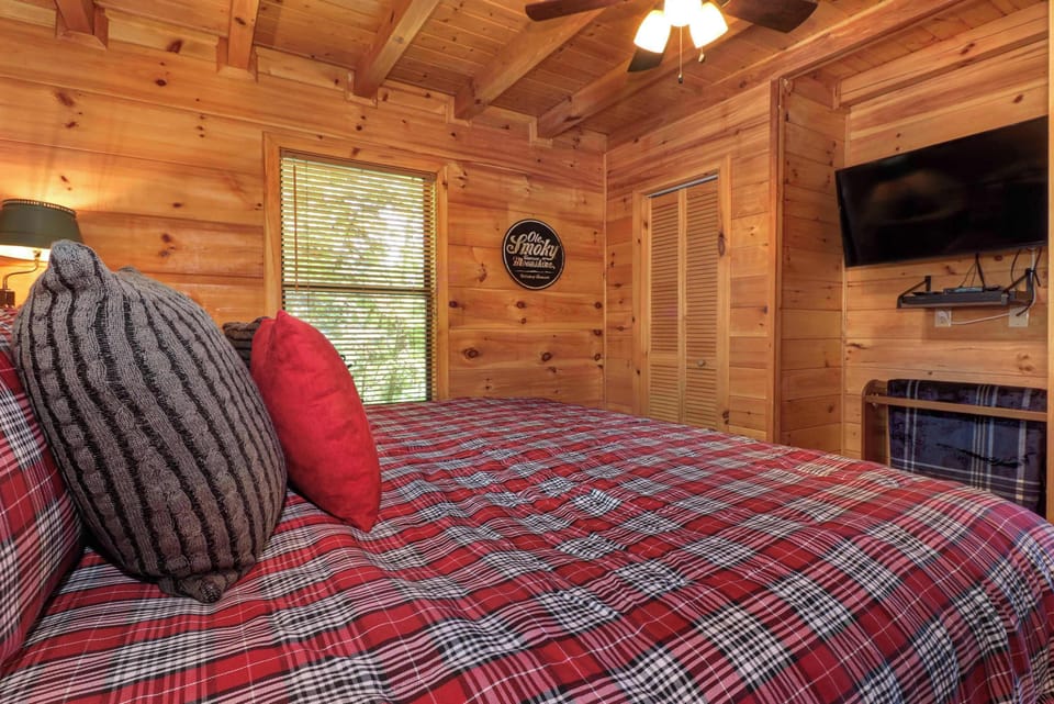 Rustic charm meets vibrant decor for a restful getaway in the Smokies!