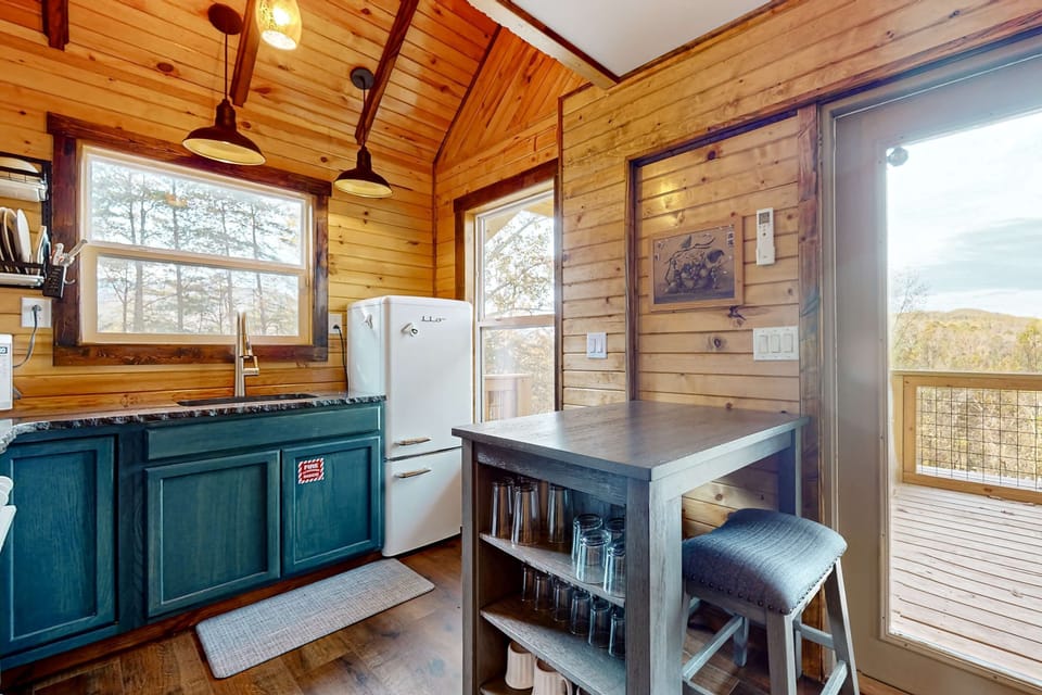 Scenic views while whipping up tasty meals in this charming, rustic kitchen!