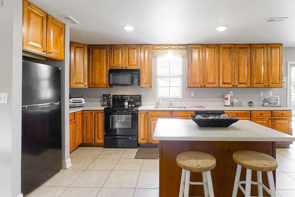 Spacious full kitchen with island seating, ample cabinets, and modern appliances. Great for cooking, meal prep, and group stays; family-friendly, long-term ready, and perfect for lake trips and weekend getaways.