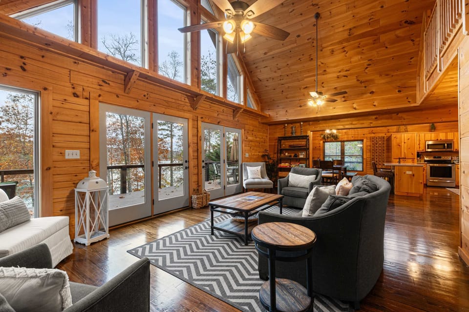 Bright and airy space with stunning views, perfect for relaxation and gathering.
