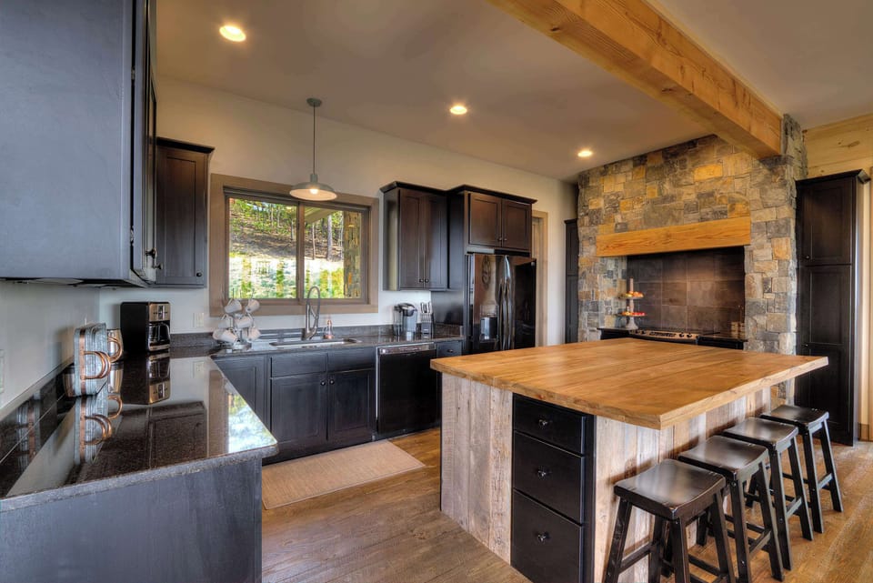 Whip up delicious meals with stunning views in this stylish, well-equipped space!