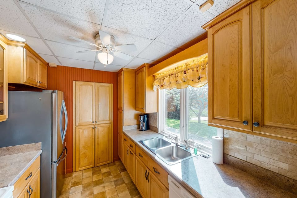 Sunlit space with modern appliances, perfect for whipping up delicious meals!