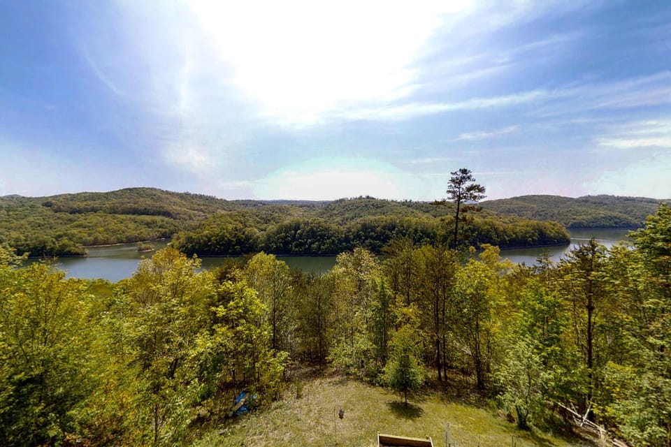 Enjoy stunning landscapes and tranquil waters, perfect for relaxation!