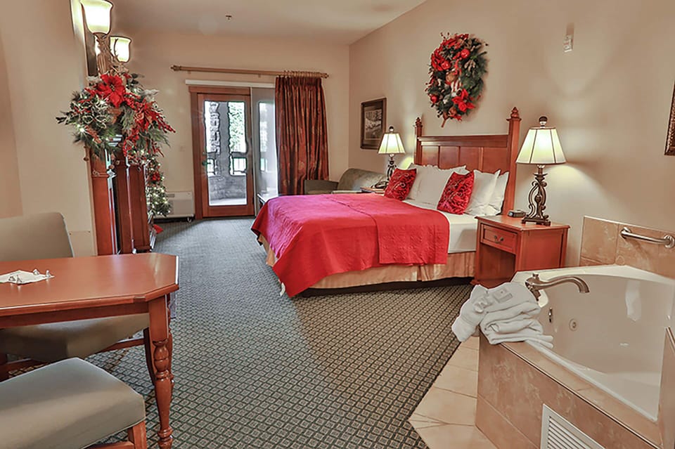Deluxe Mini Suite, Courtyard View | Premium bedding, pillowtop beds, in-room safe, desk