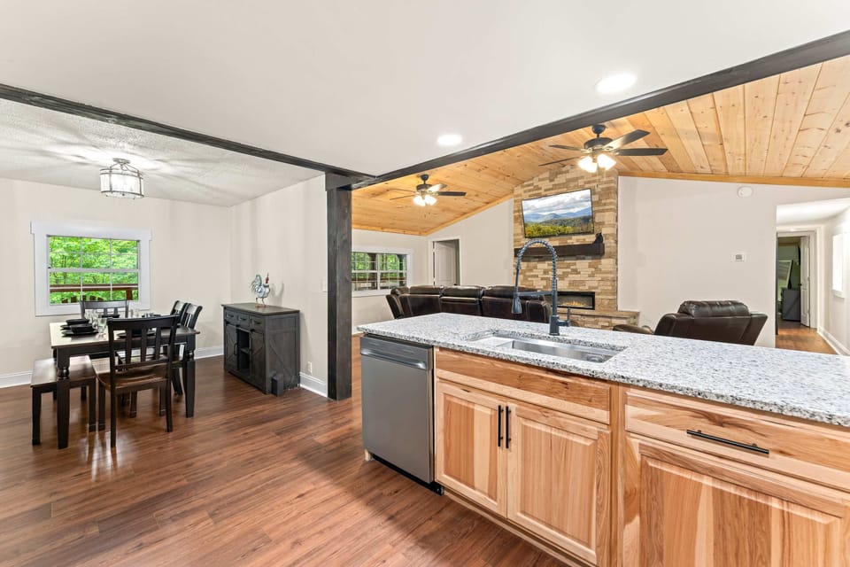 Spacious open concept kitchen & dining awaits. And, enjoy meals with a scenic view and modern comforts in style!