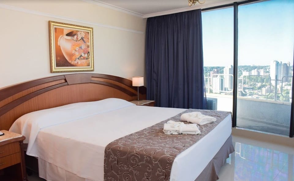 Suite | Premium bedding, minibar, in-room safe, blackout drapes