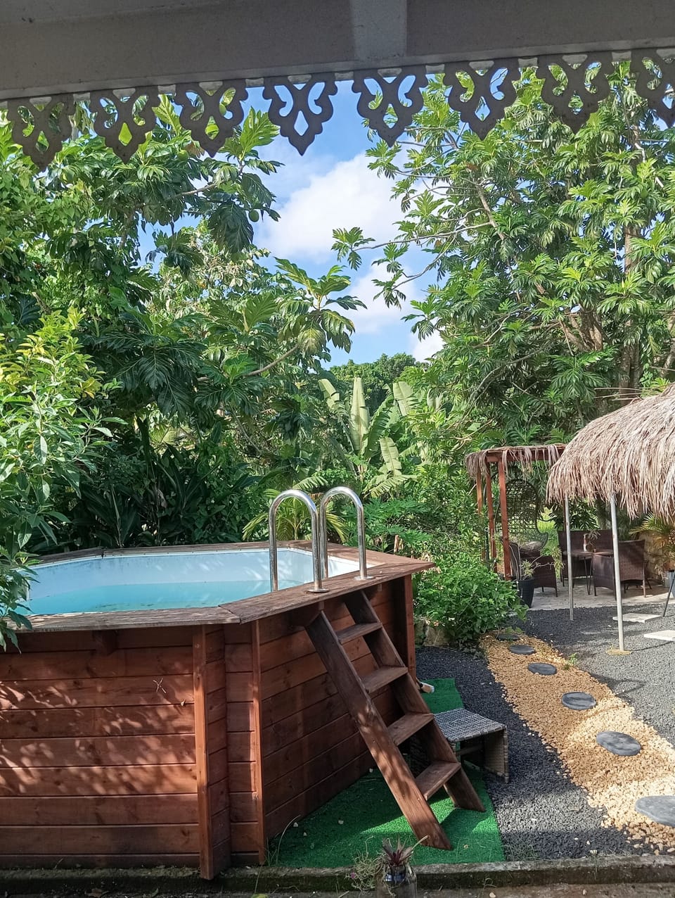 Outdoor spa tub
