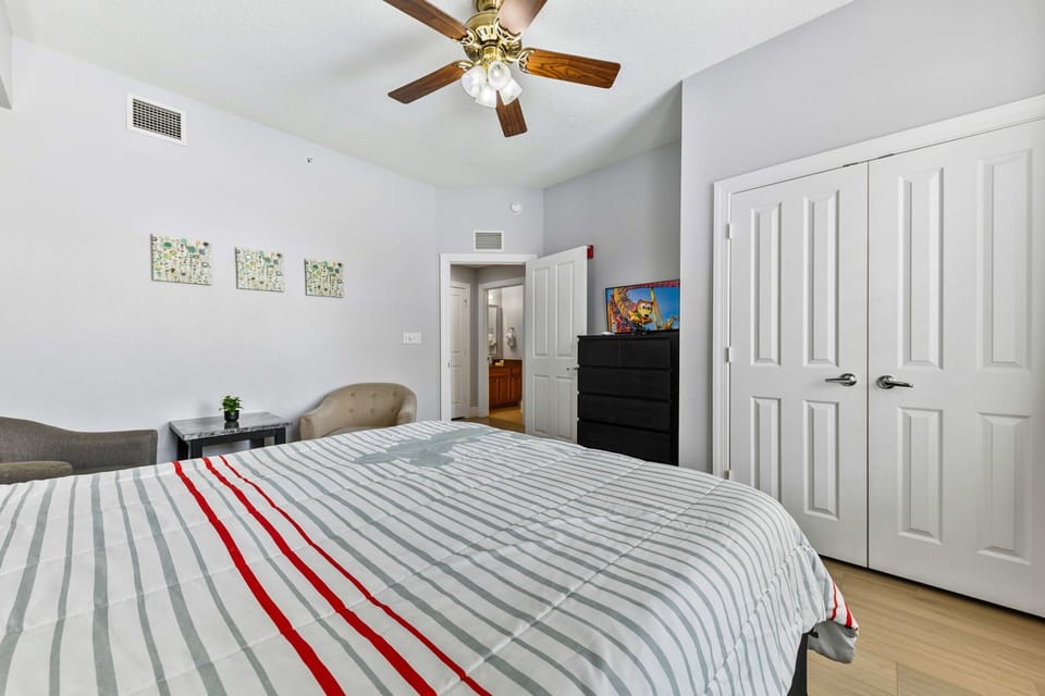 Queen bedroom with added sofa space on the left, giving you comfort, versatility, and extra room to relax.