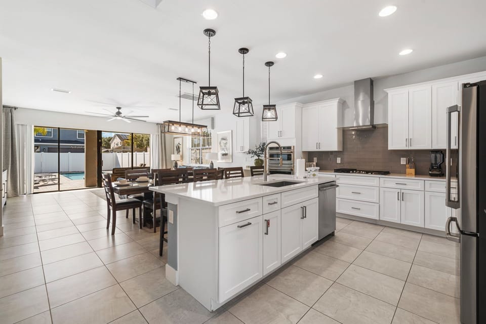 Open Kitchen and Dining Retreat with Seamless Indoor-Outdoor Living