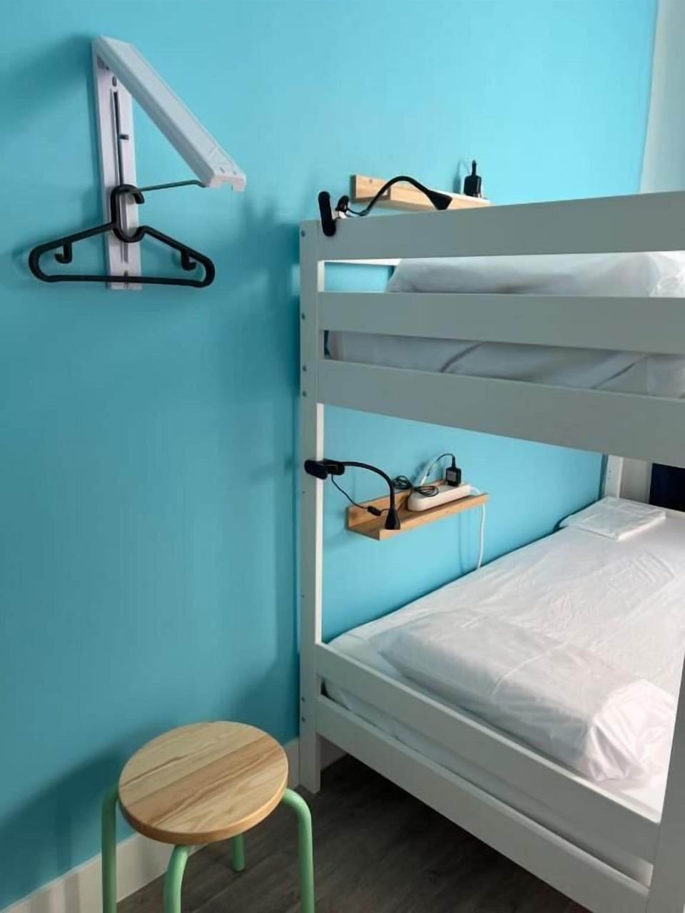 Laptop workspace, soundproofing, free WiFi, bed sheets