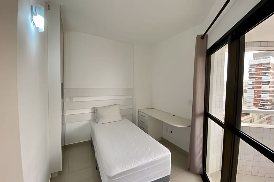 Bed,Photo of the whole room,Bedroom
