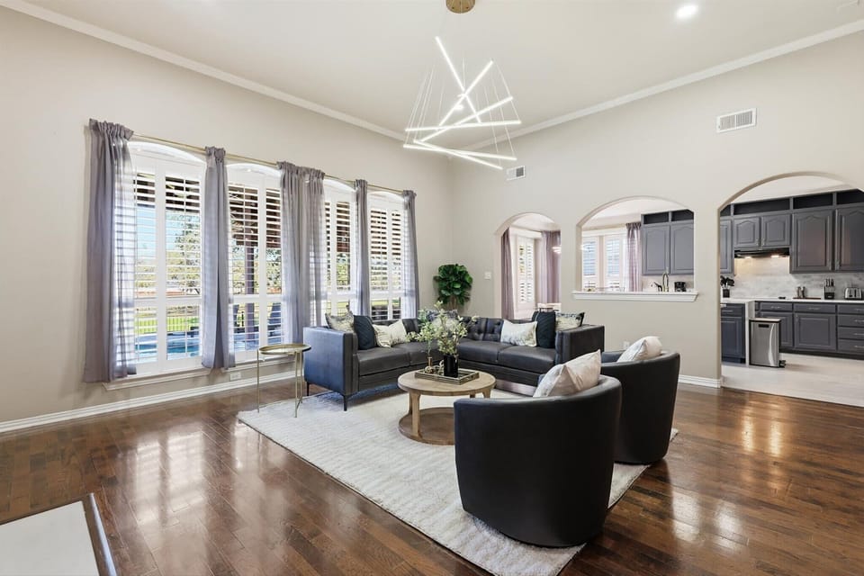 Furnished to provide you with the best of modern elegance and luxury, this elegant living room has been designed to provide you with a sophisticated retreat.