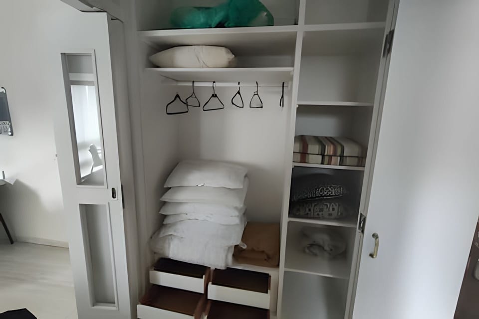 Photo of the whole room,Bedroom