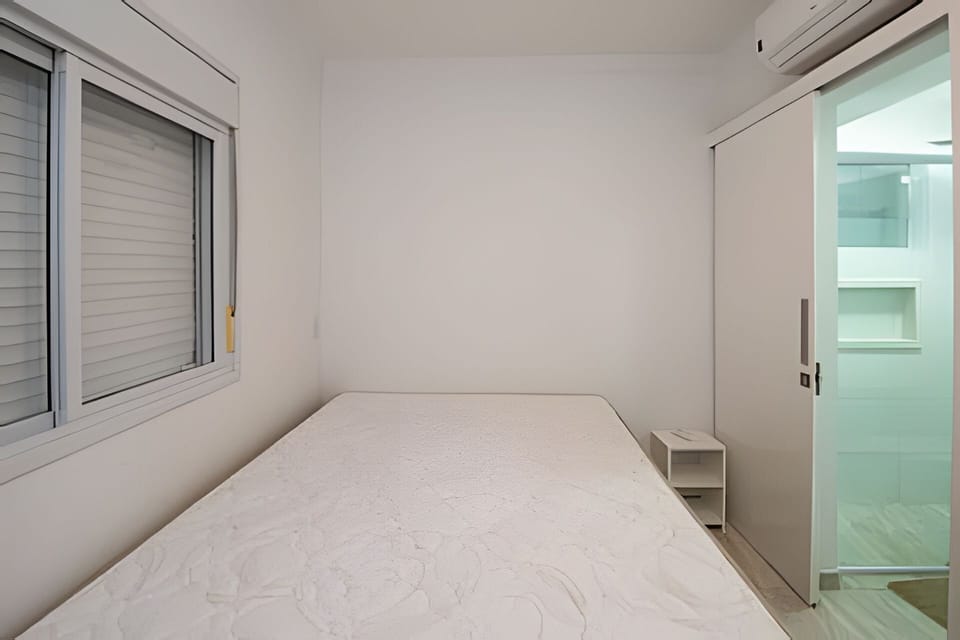 Bed,Photo of the whole room,Bedroom
