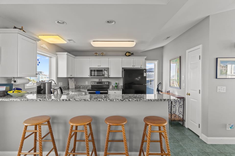 Fully Equipped Kitchen w/ Appliances, Cooking Utensils, Oven, Microwave, Stove, Sink, Breakfast Bar, and Much More